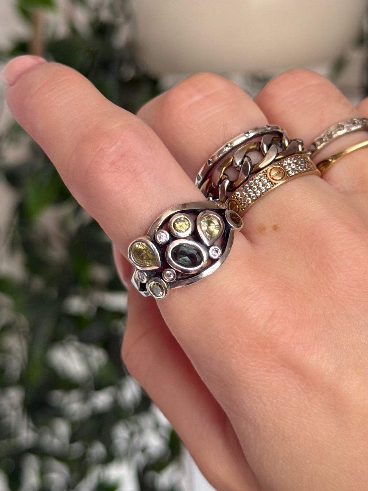 Vintage sterlingsølv ring med sten i grønne nuancer, str 54