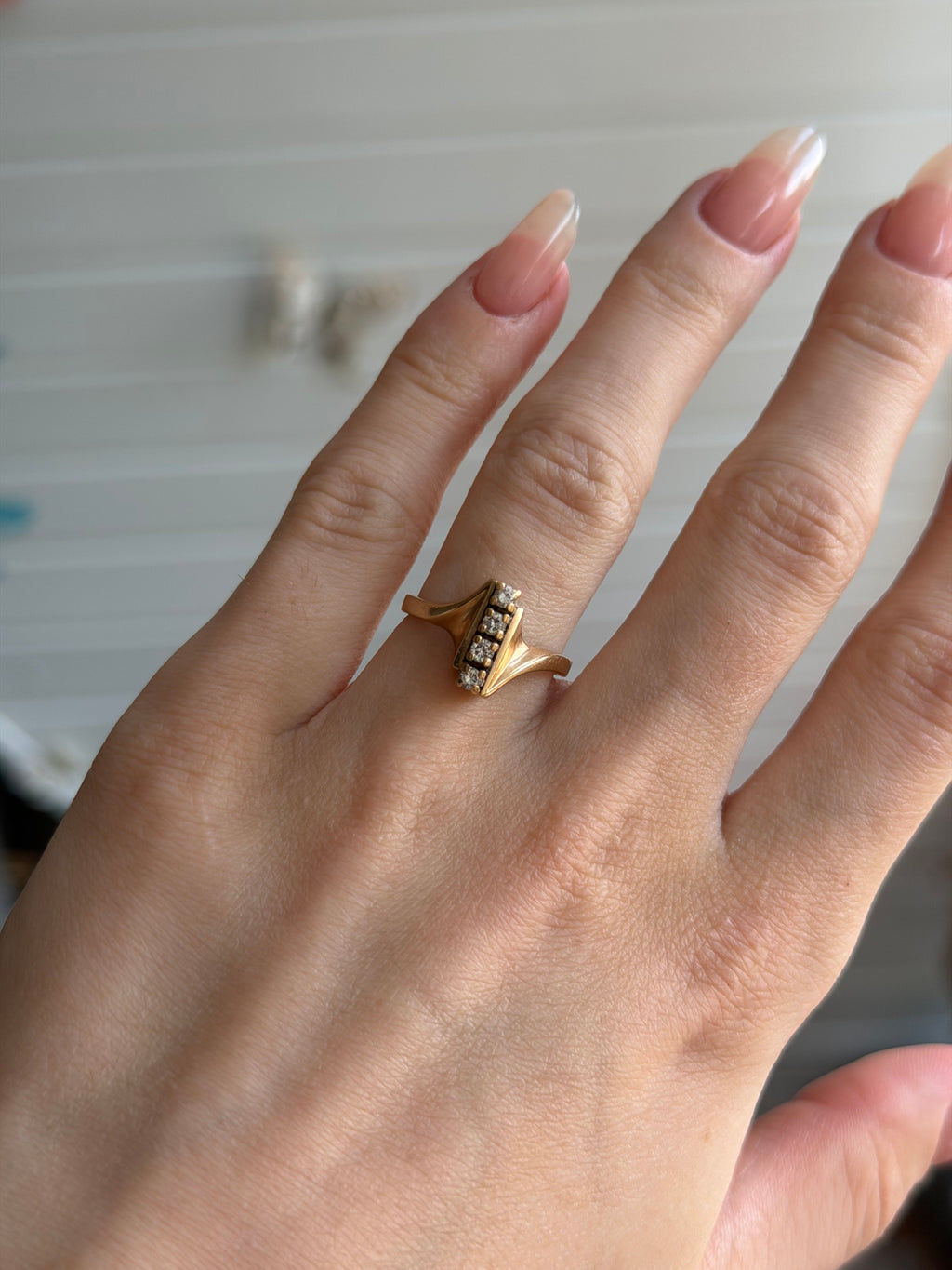 Vintage 14 karat guldring med en række af 4 brillianter, str. 52