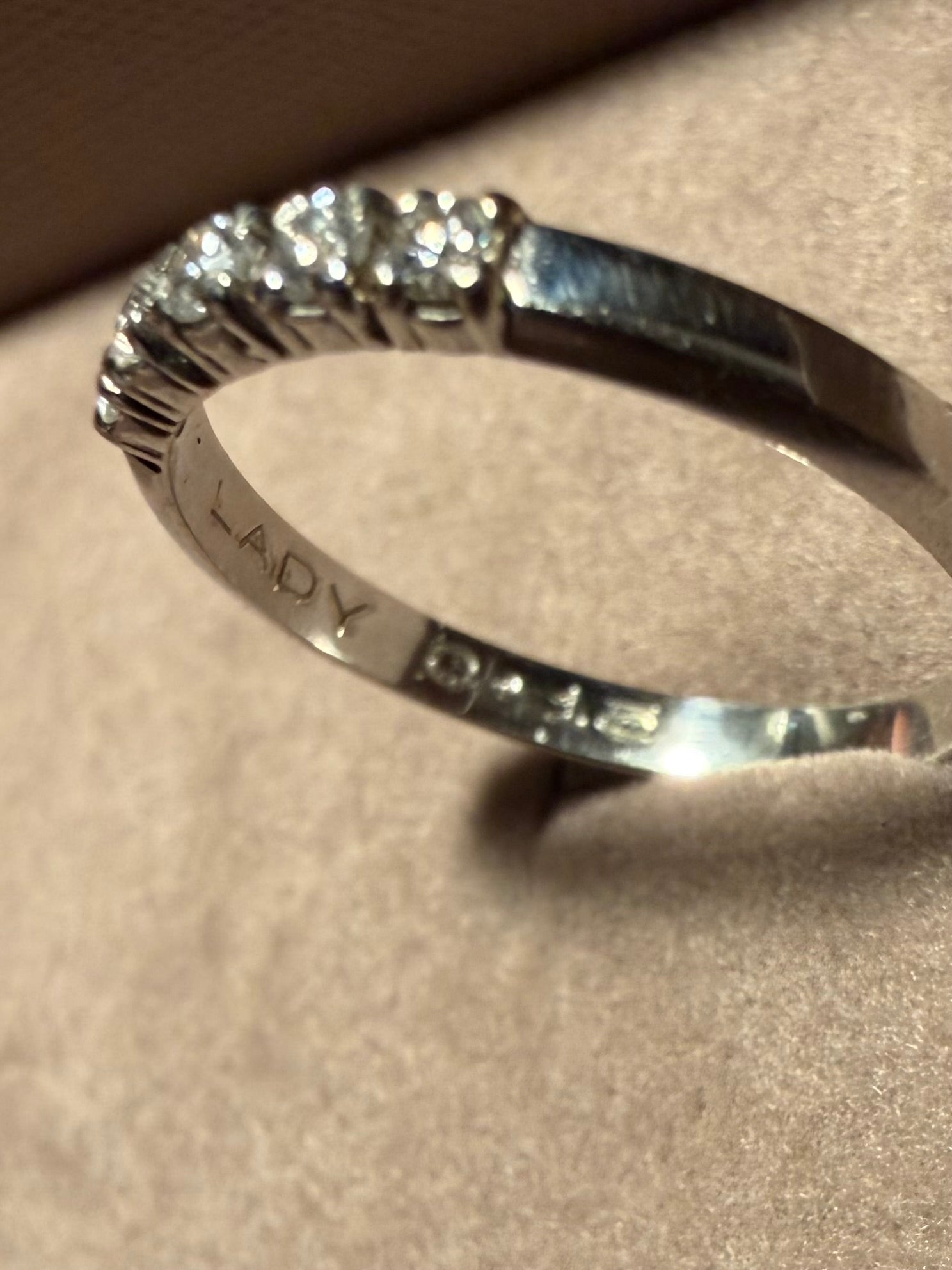 Vintage lady ring i 14 karat hvidguld med 0,15 ct. brillianter, str 53