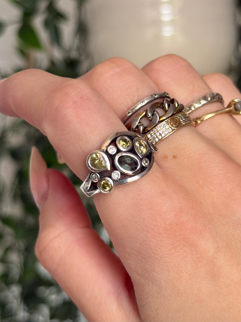 Vintage sterlingsølv ring med sten i grønne nuancer, str 54