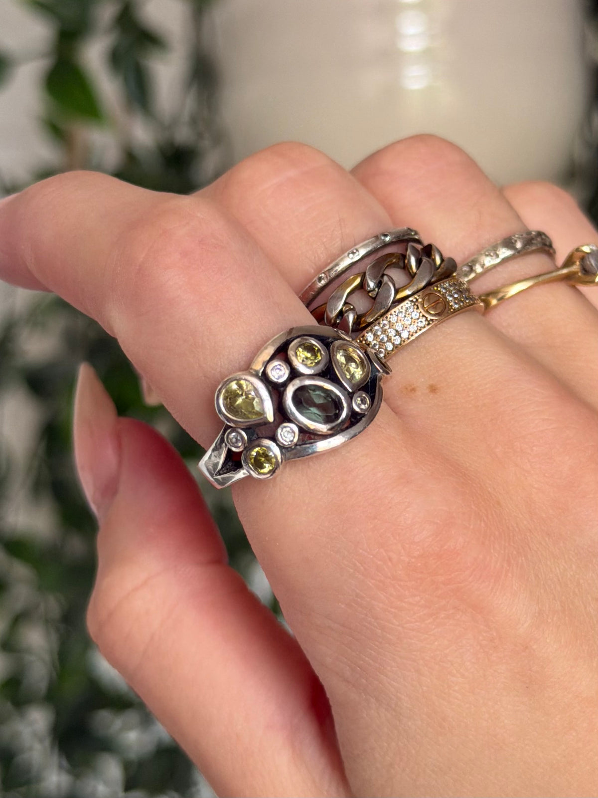 Vintage sterlingsølv ring med sten i grønne nuancer, str 54