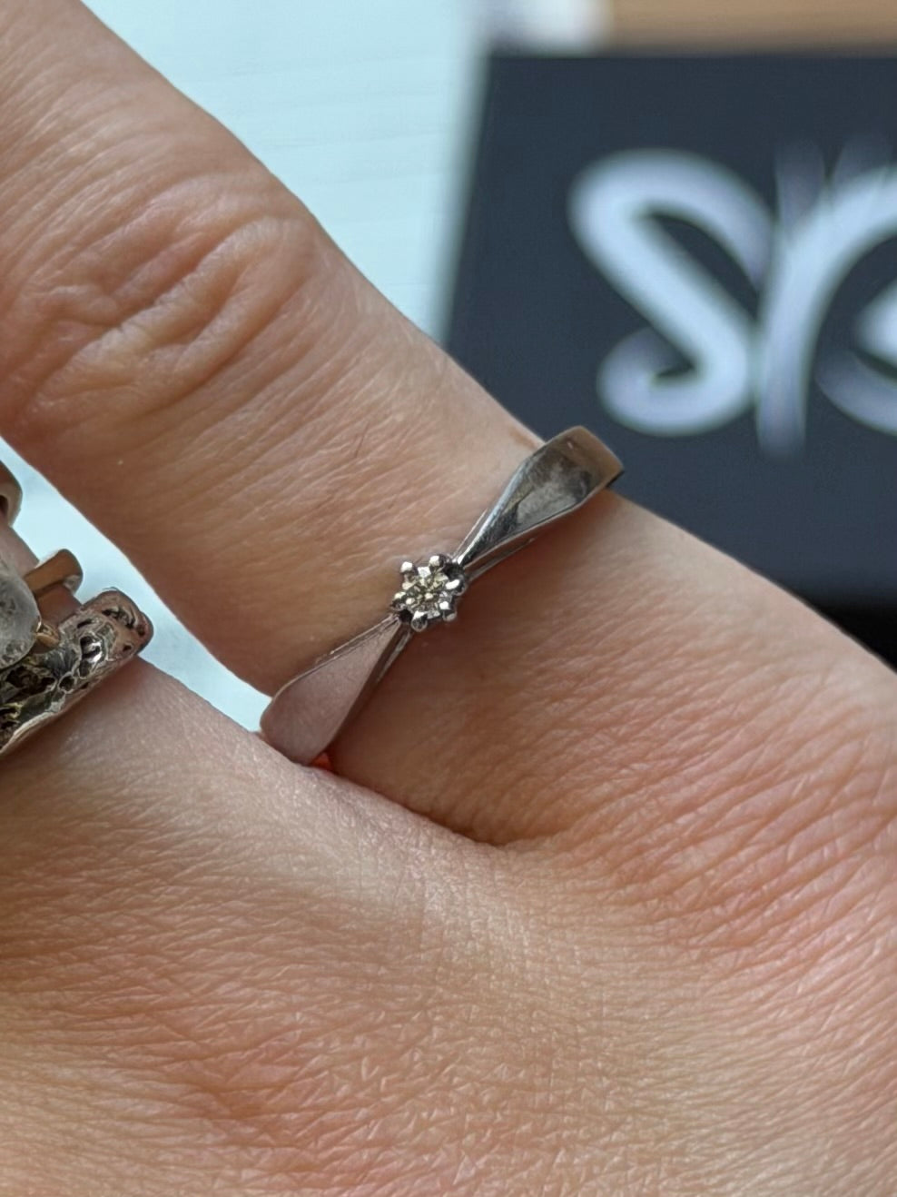 Vintage 14 krt. hvidguldsring med 0,03 ct. VVS diamant med certifikat, str, 49