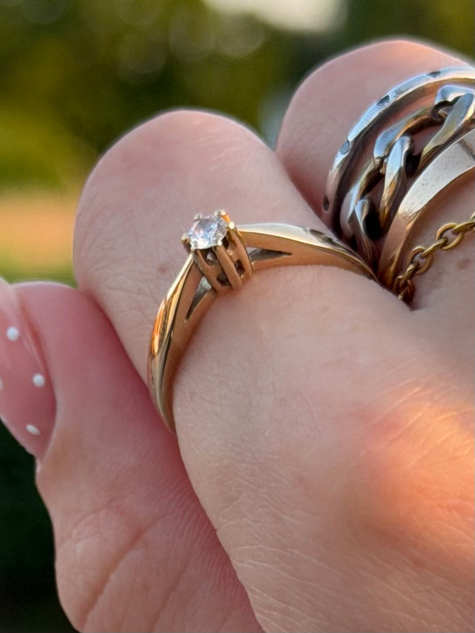 Vintage 14 karat solitairering med 0,10 ct. brilliant, str 55