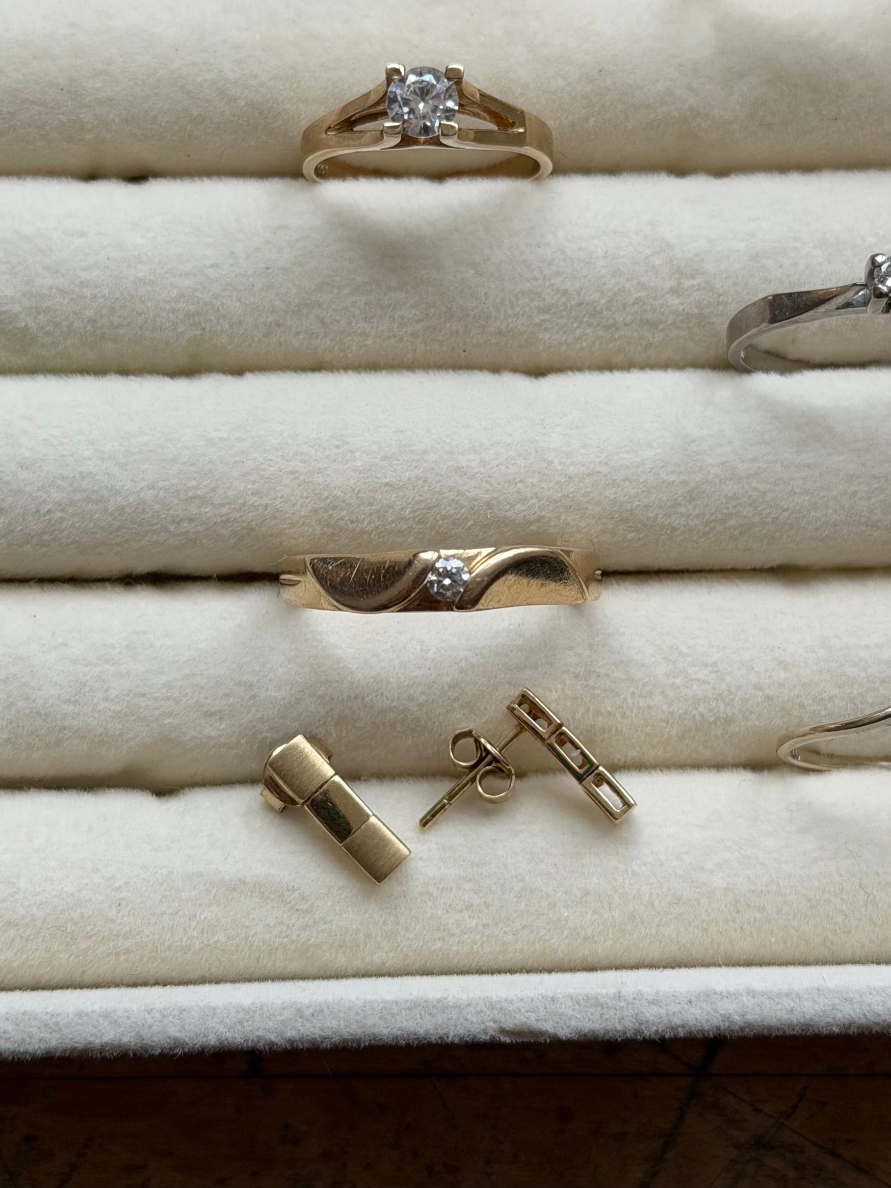 Vintage Hearts & Arrows 14 karat guldring med 0,10 ct. diamant