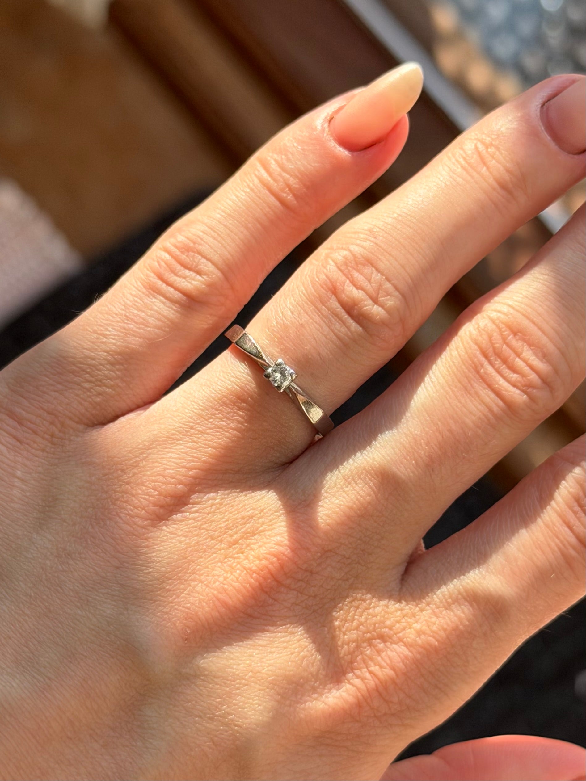 Vintage Svensk´SPECTRA´ 18 karat hvidguldsring med 0,10 ct. brilliant