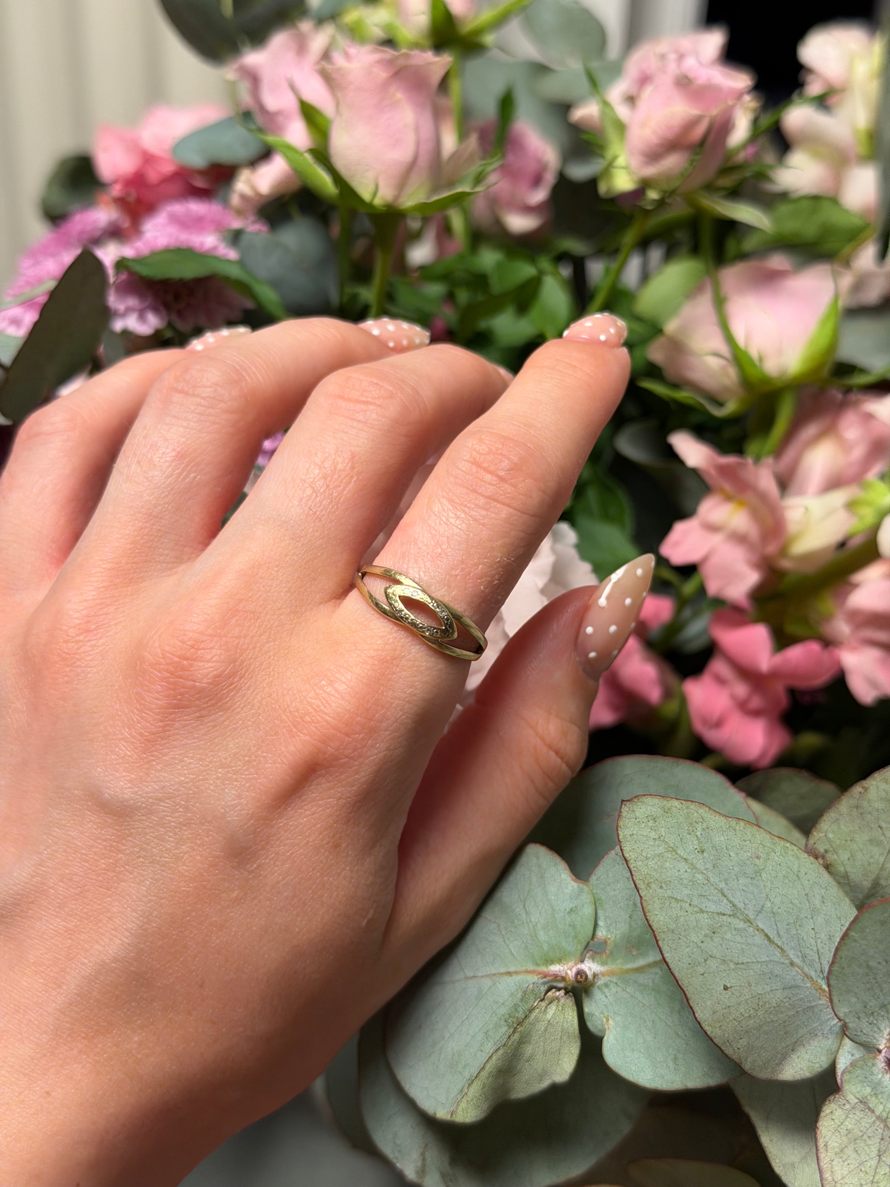 Vintage 14 karat guldring med 0.02 carat brillianter