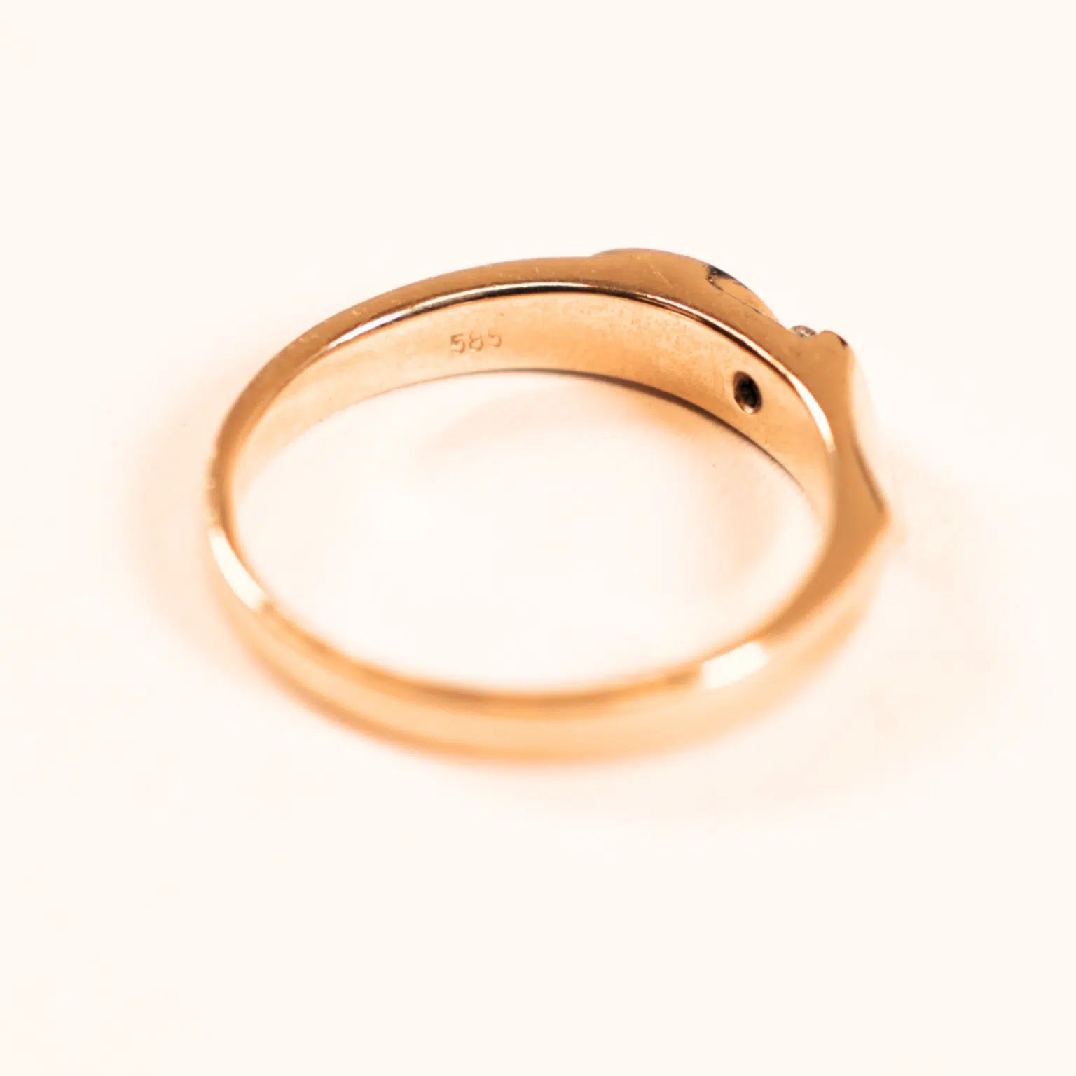Vintage Hearts & Arrows 14 karat guldring med 0,10 ct. diamant