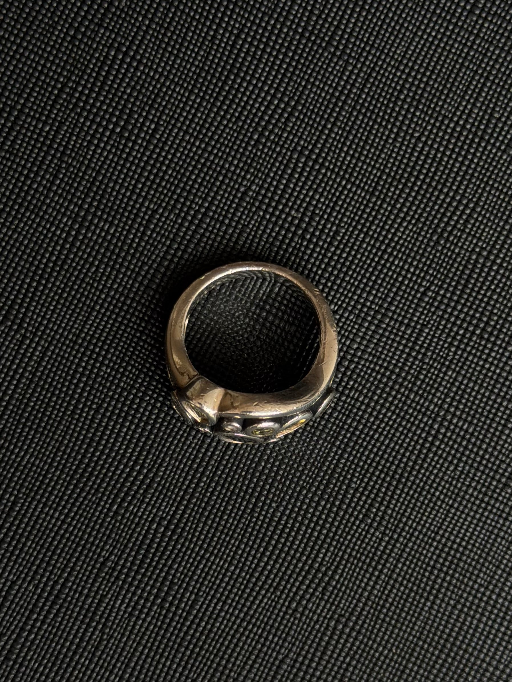Vintage sterlingsølv ring med sten i grønne nuancer, str 54