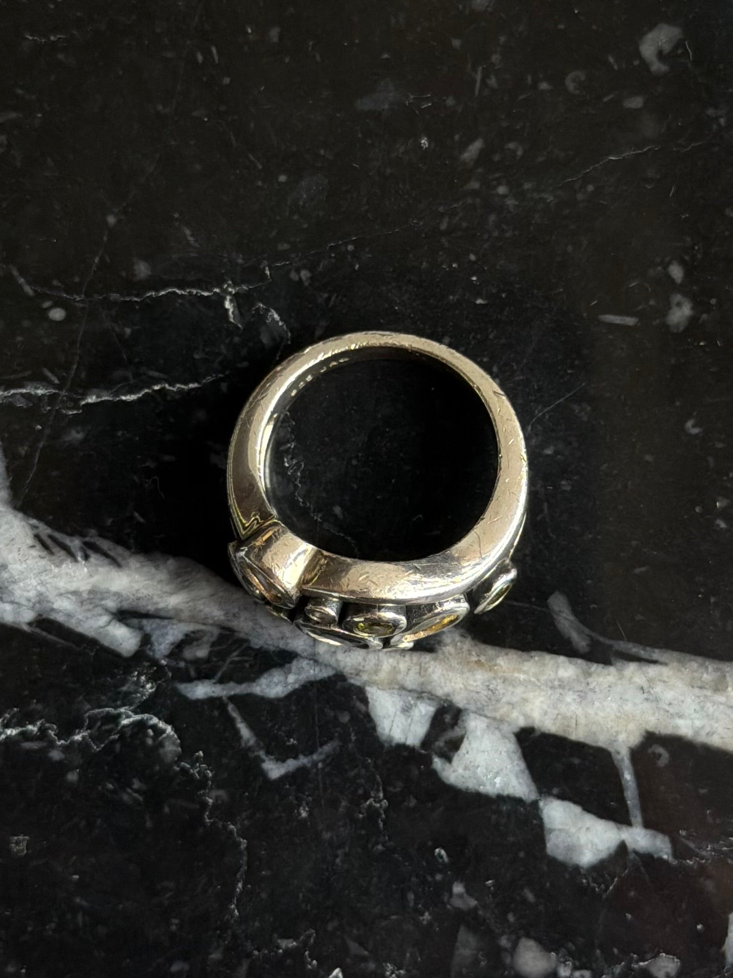 Vintage sterlingsølv ring med sten i grønne nuancer, str 54