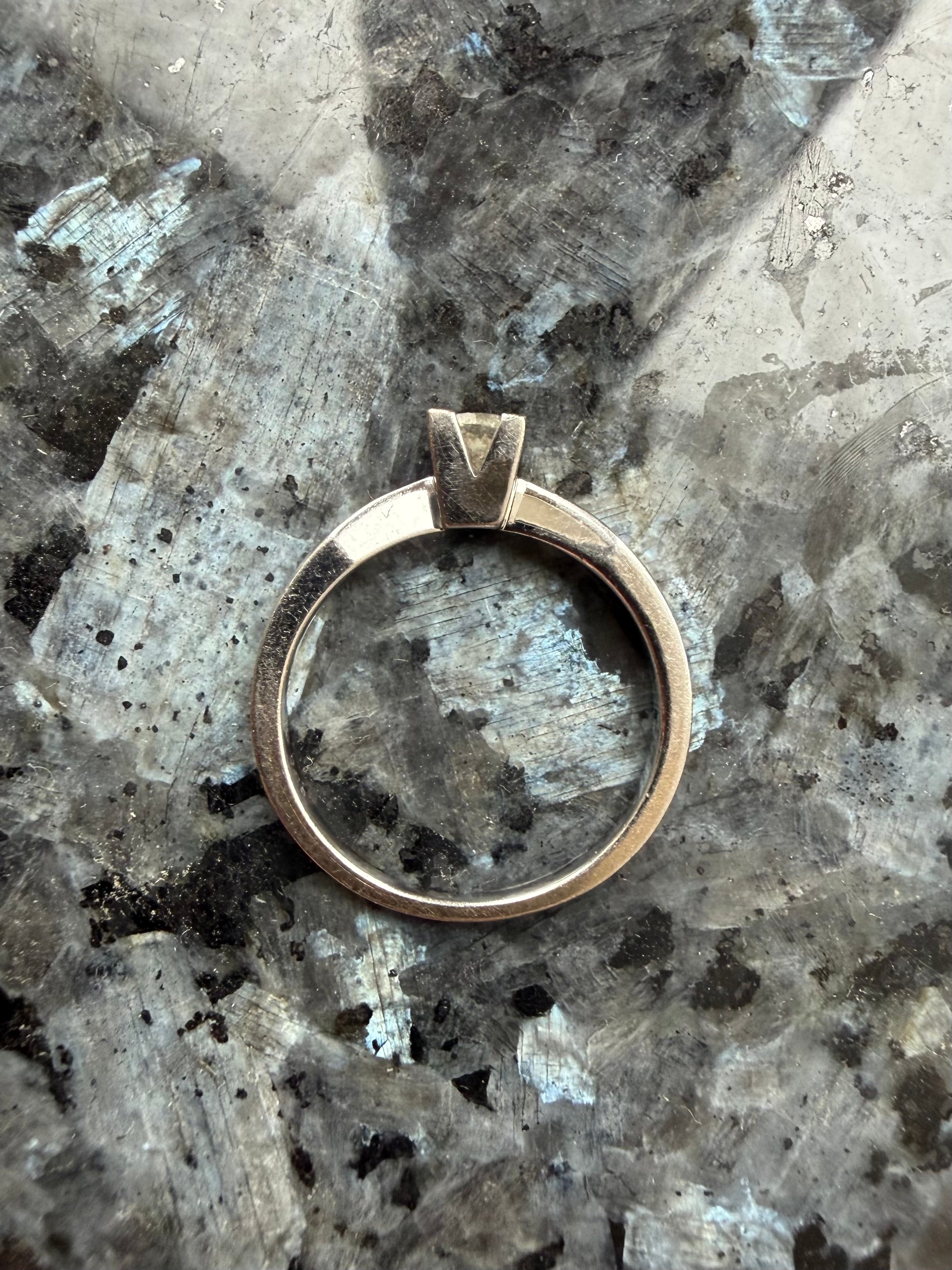 Vintage Scrouples Kleopatra ring 14 karat hvidguld 0,15ct. brilliant, str 51