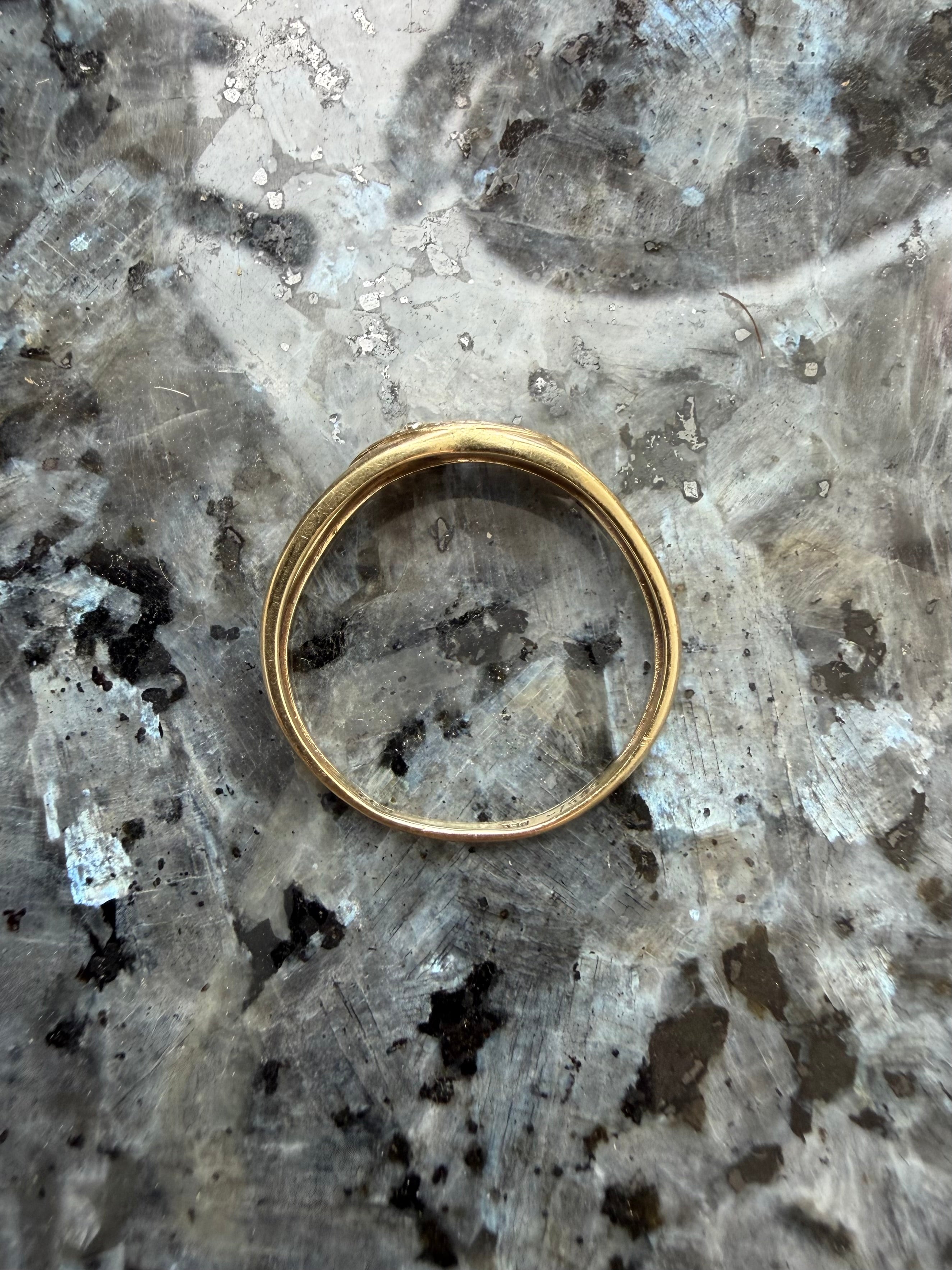 Vintage 14 karat guldring med 0.02 carat brillianter