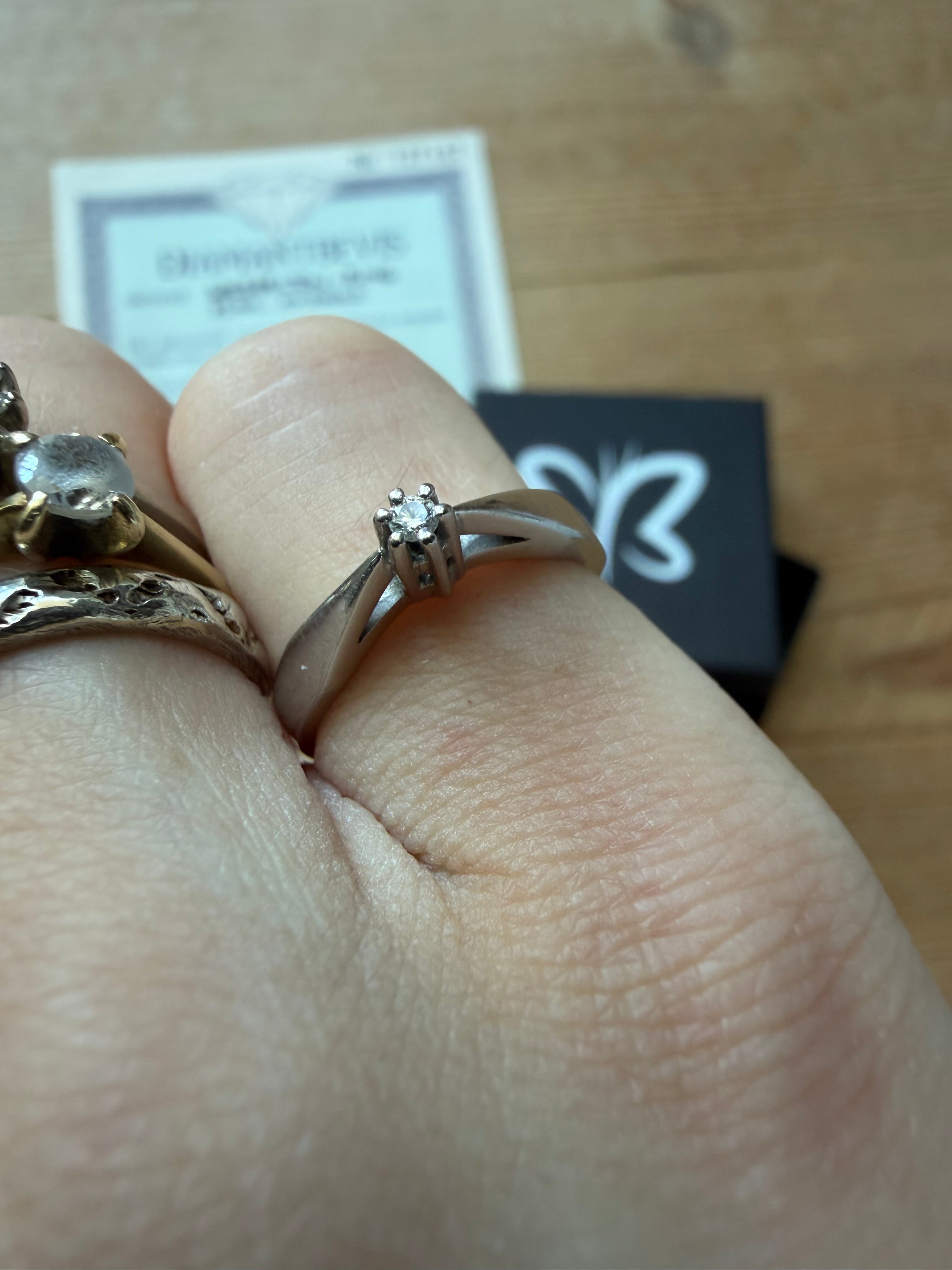 Vintage 14 krt. hvidguldsring med 0,03 ct. VVS diamant med certifikat, str, 49