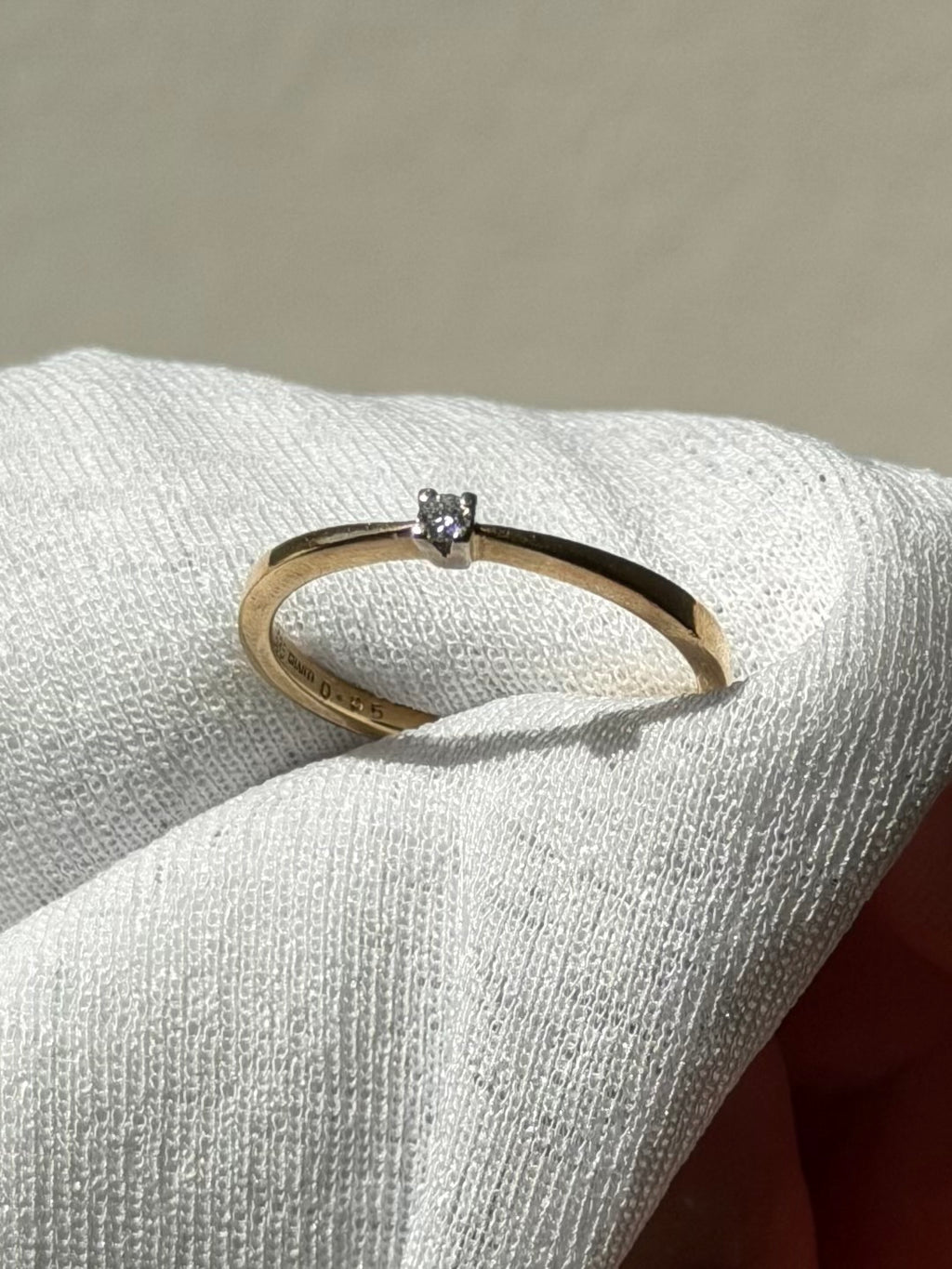 Vintage 14 karat solitairering med 0,05 ct. brilliant, str 62