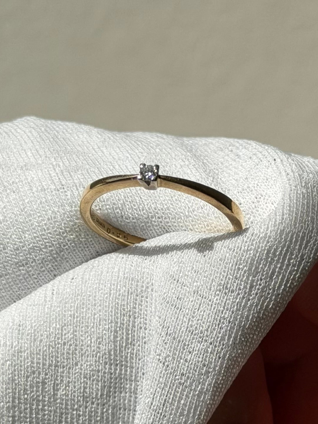 Vintage 14 karat solitairering med 0,05 ct. brilliant, str 62