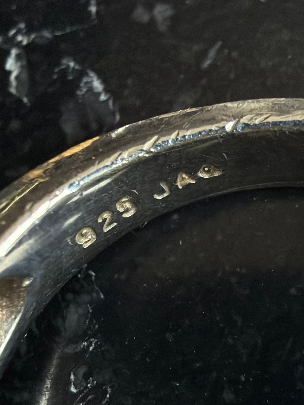 Vintage sterlingsølv ring med sten i grønne nuancer, str 54