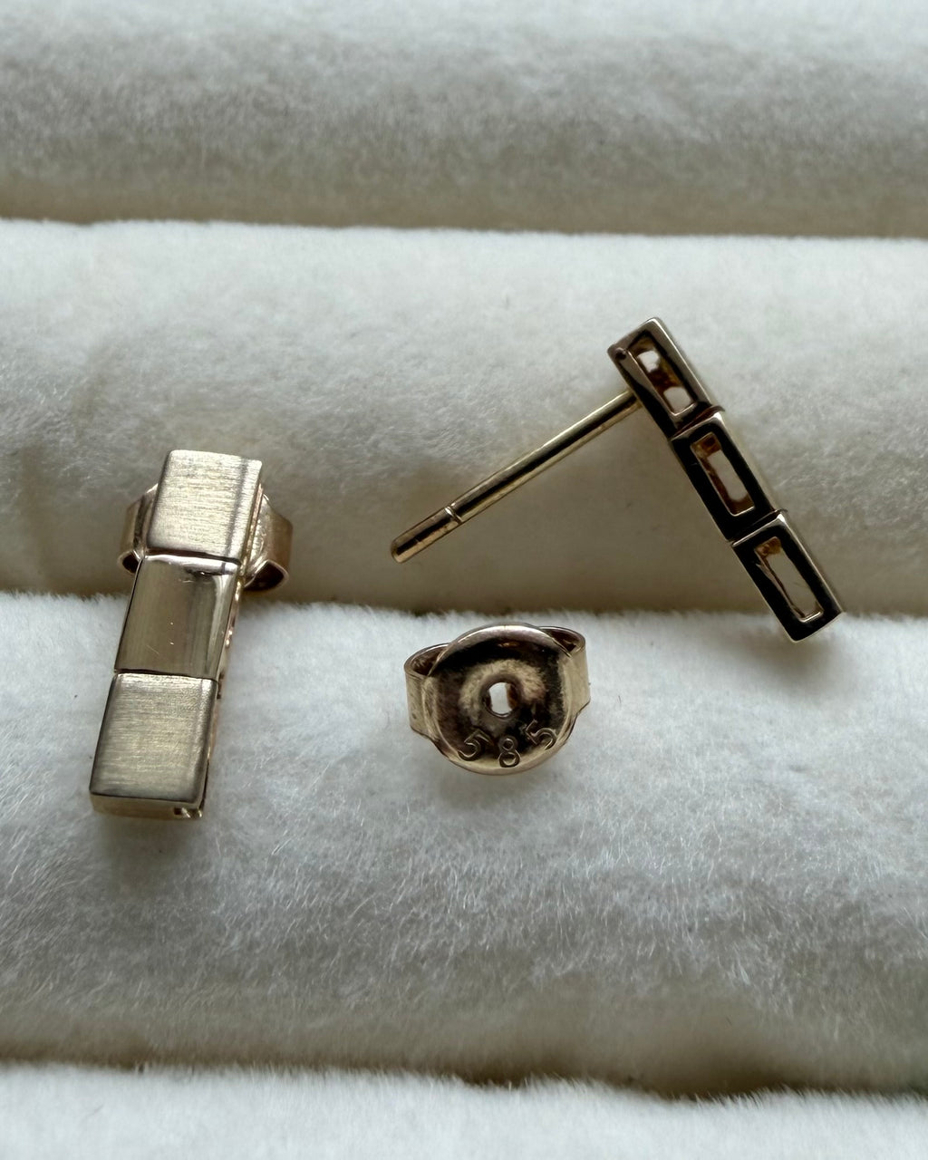 Vintage 14 karat guldørestikkere i firkantet design