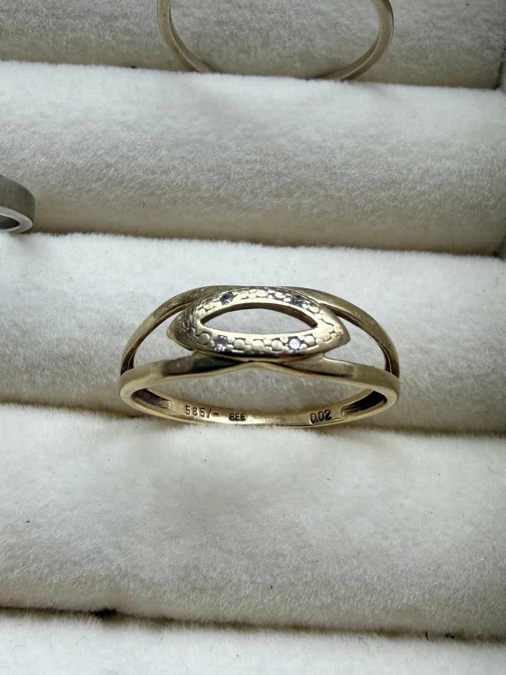 Vintage 14 karat guldring med 0.02 carat brillianter