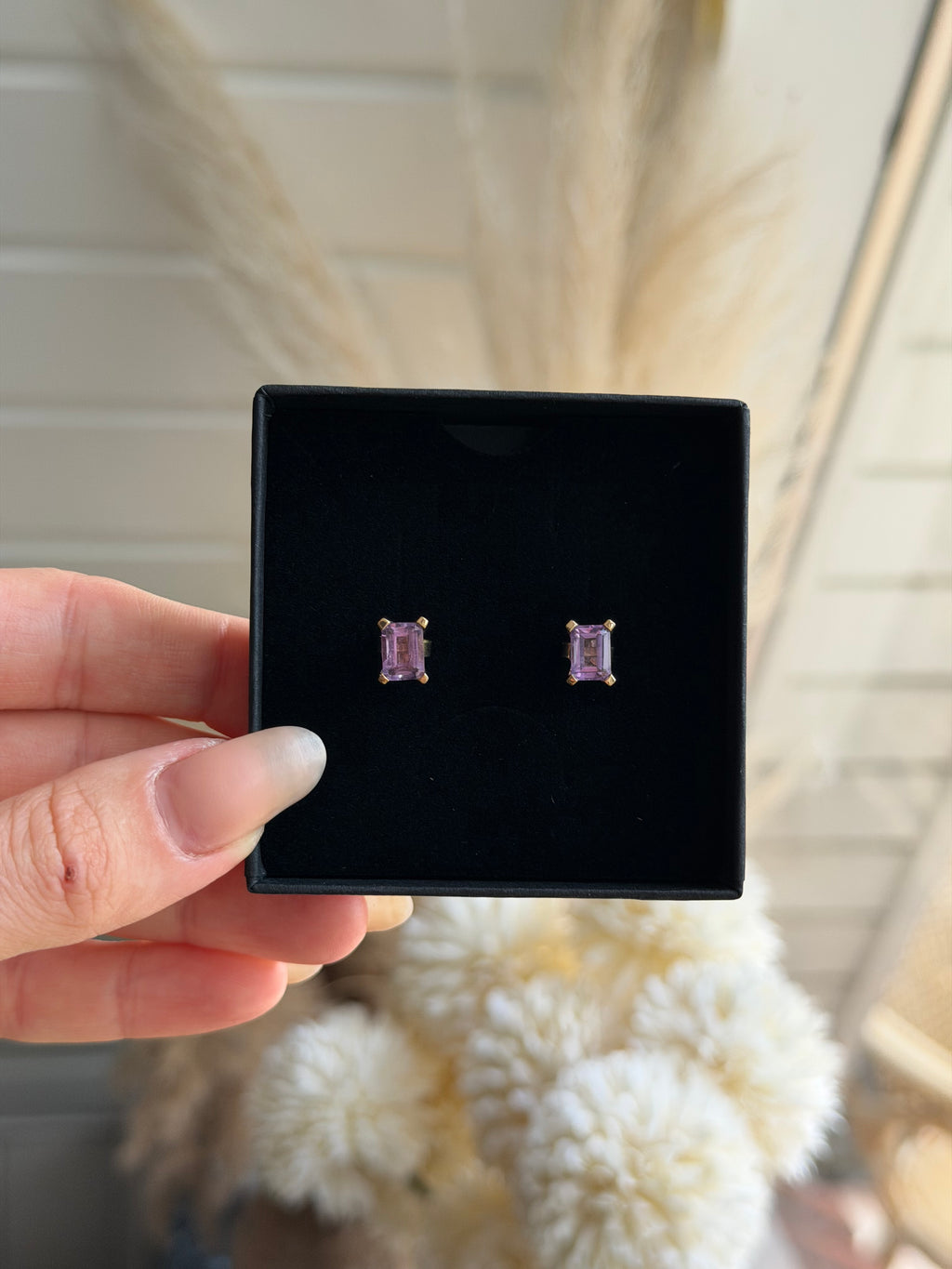Vintage 8 karat guldørestikkere med ametyst og 14 karat baglåse