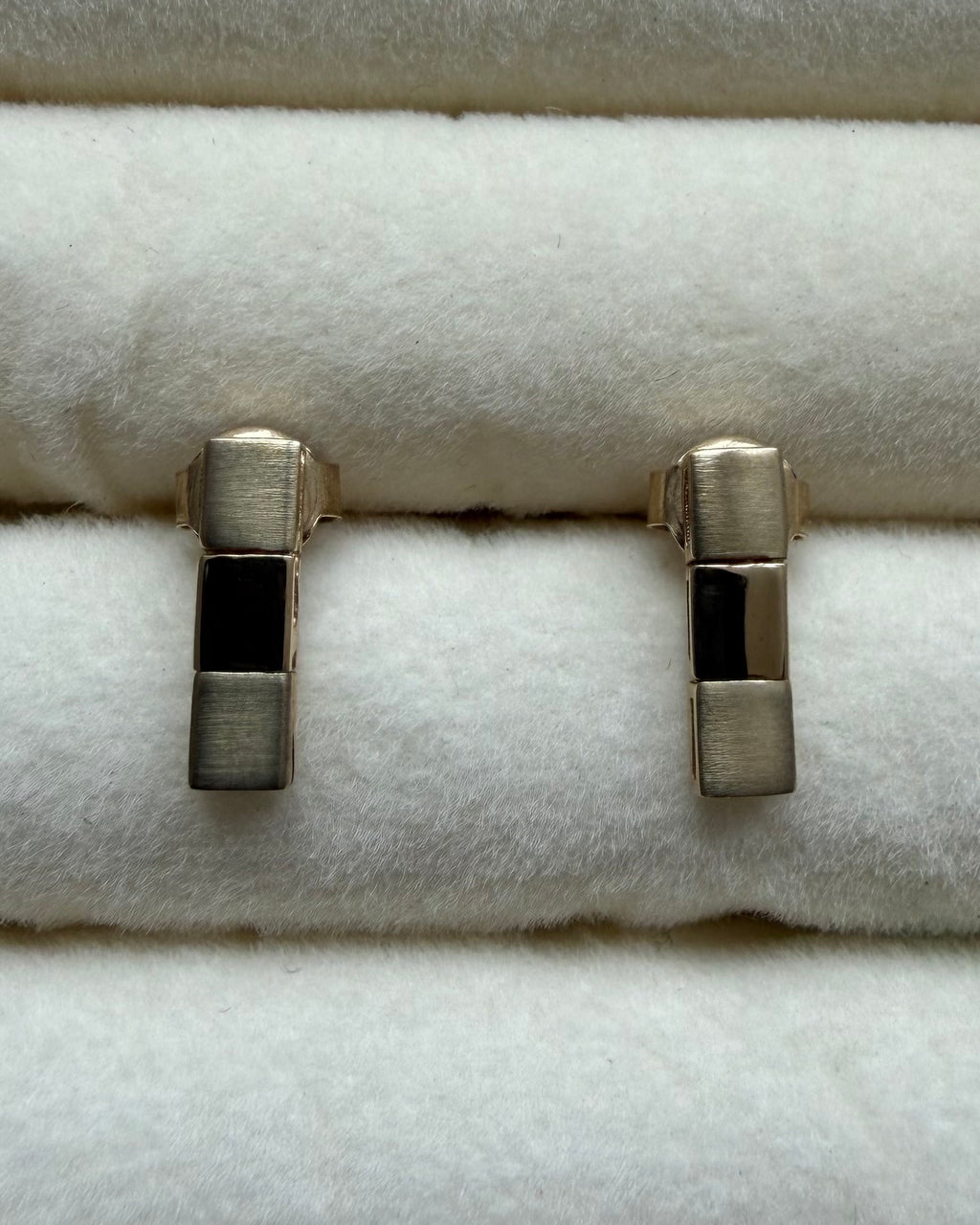 Vintage 14 karat guldørestikkere i firkantet design
