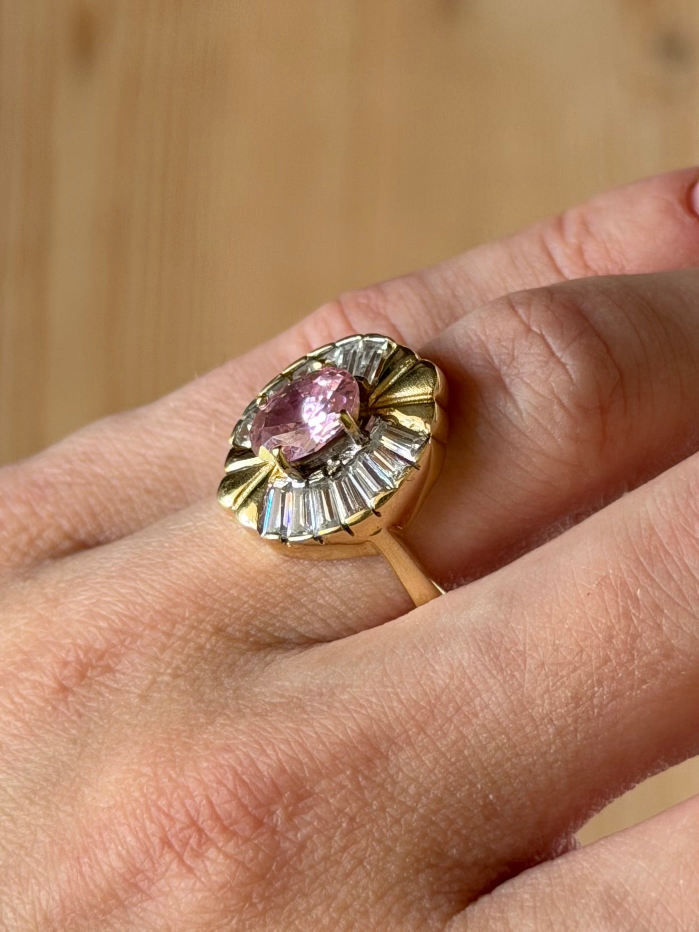 Vintage 14 karat ballerinaring med lyserød og klare sten str. 59