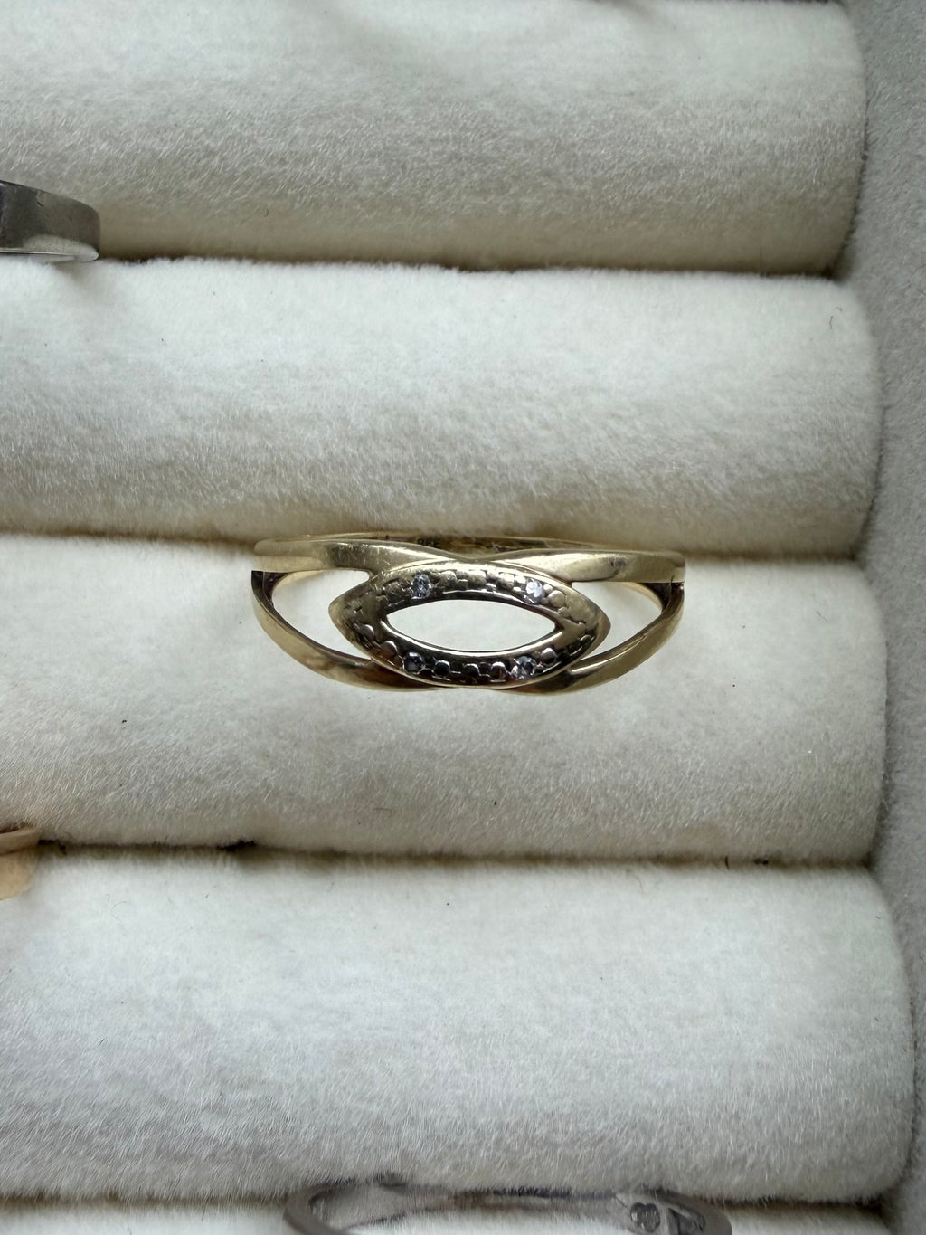 Vintage 14 karat guldring med 0.02 carat brillianter