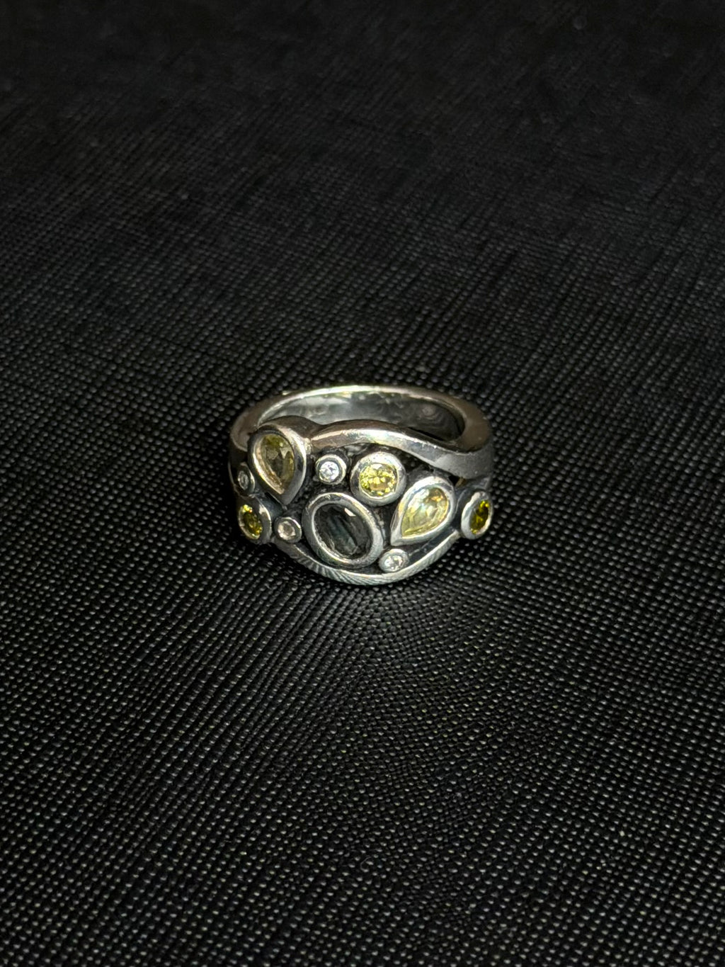 Vintage sterlingsølv ring med sten i grønne nuancer, str 54