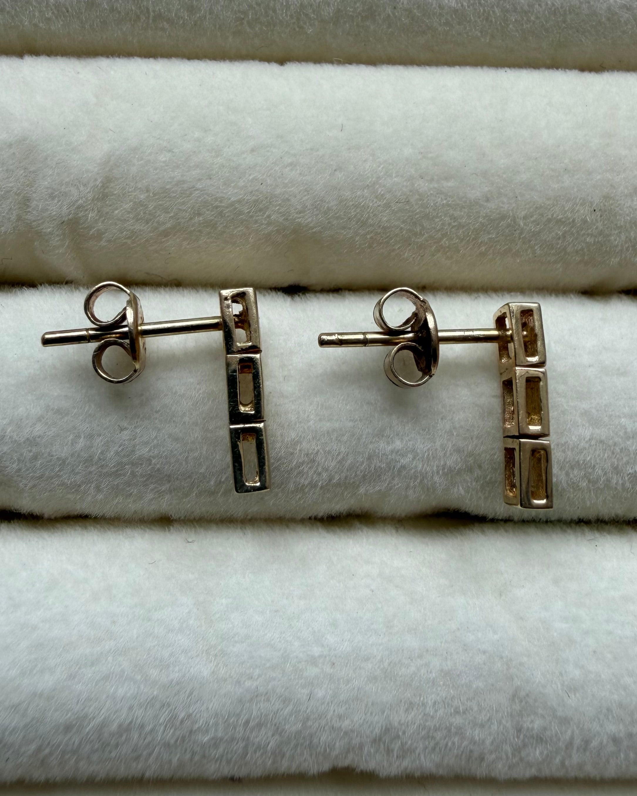 Vintage 14 karat guldørestikkere i firkantet design