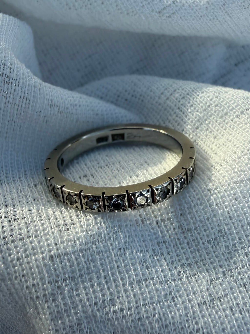 Vintage klassisk alliancering i 14 karat guld, str 51