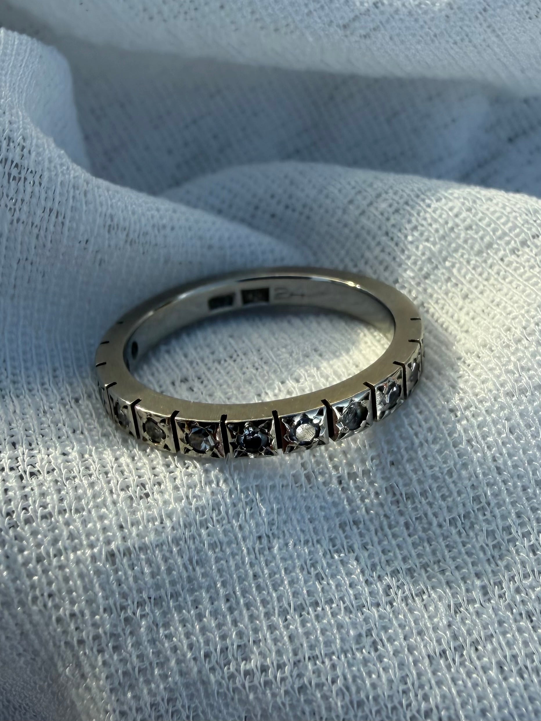 Vintage klassisk alliancering i 14 karat guld, str 51