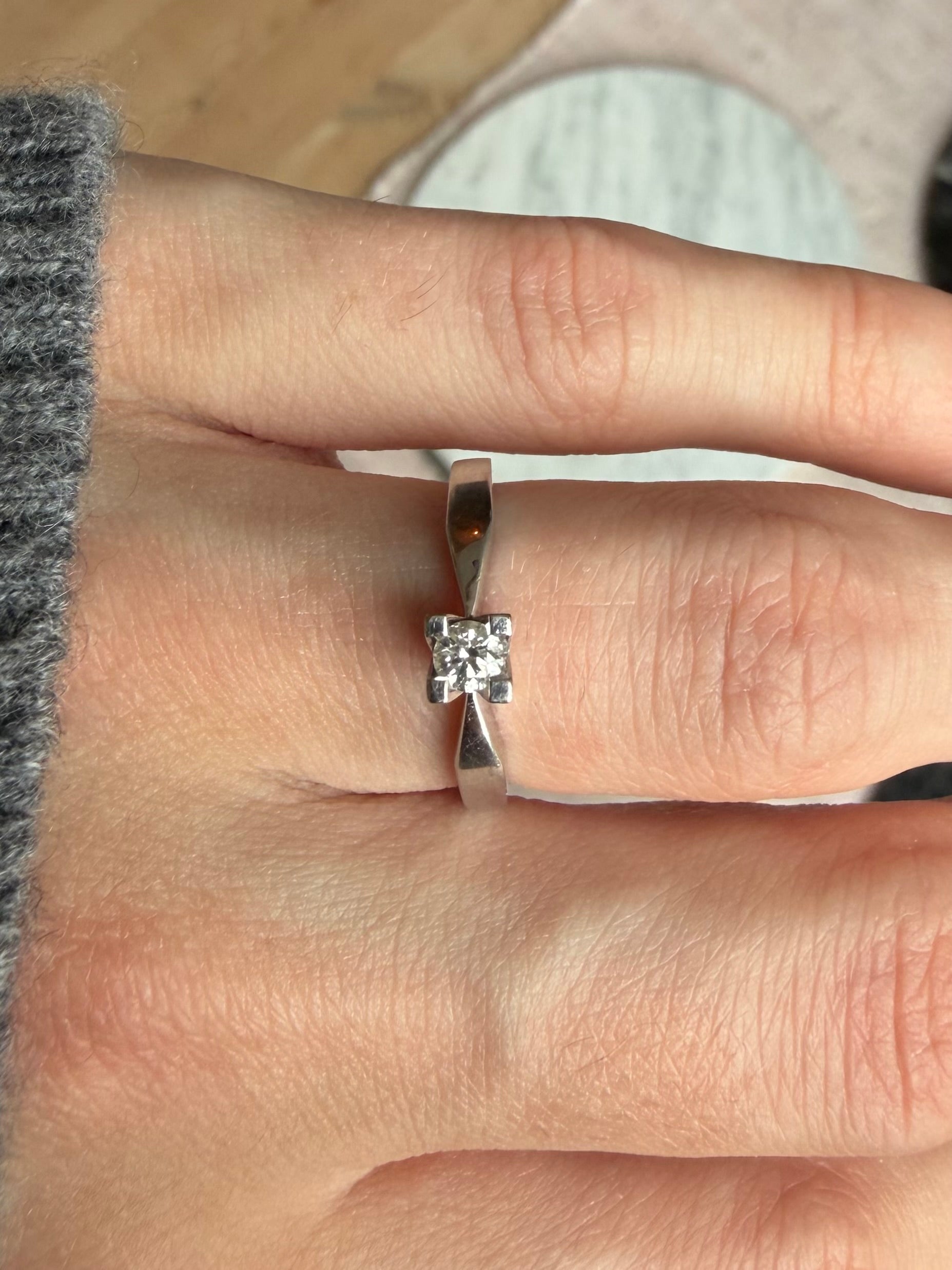Vintage Scrouples Kleopatra ring 14 karat hvidguld 0,15ct. brilliant, str 51