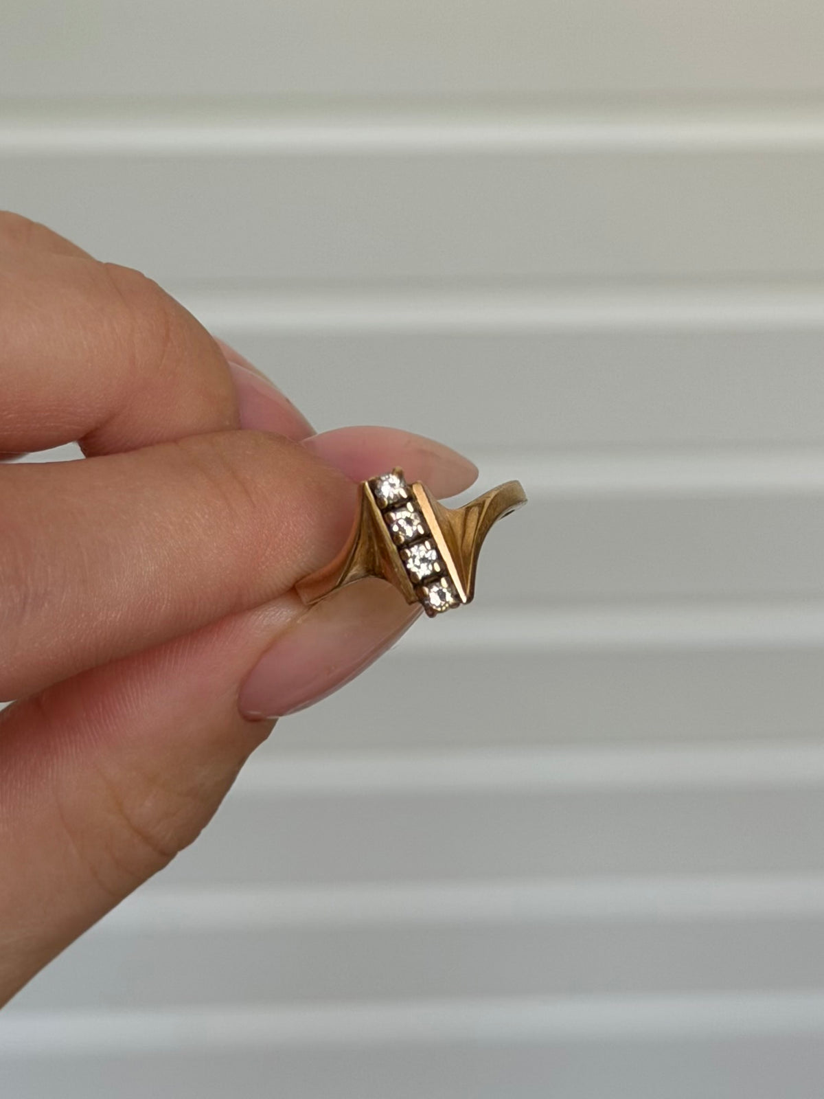 Vintage 14 karat guldring med en række af 4 brillianter, str. 52