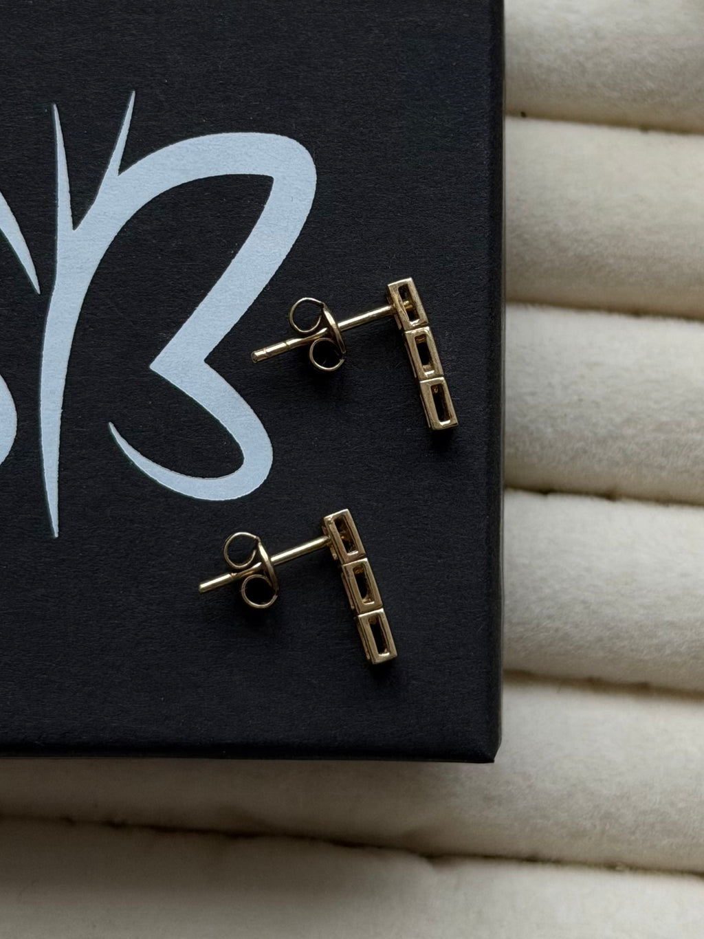 Vintage 14 karat guldørestikkere i firkantet design