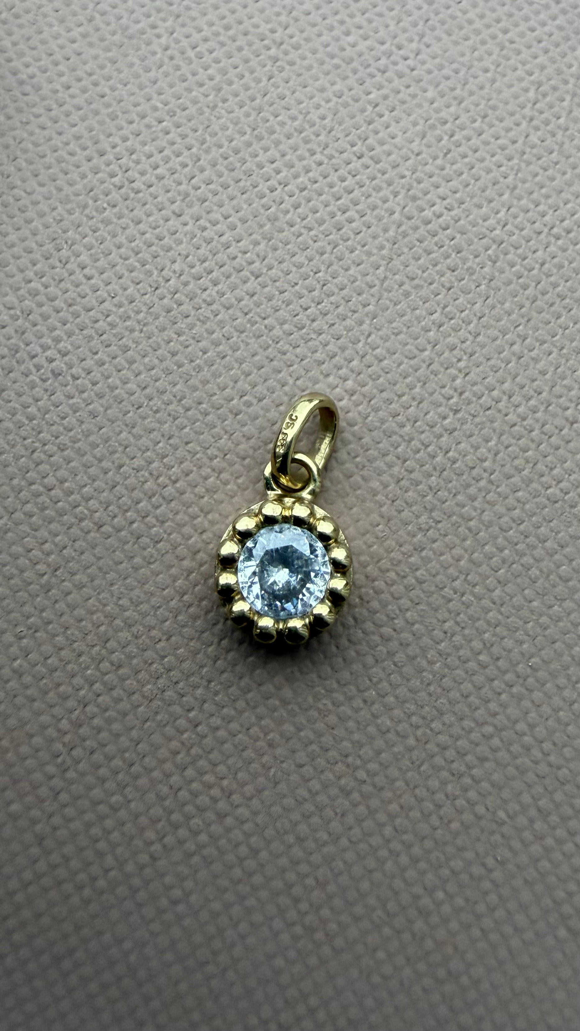 Vintage 8 karat guldvedhæng med rund klar sten