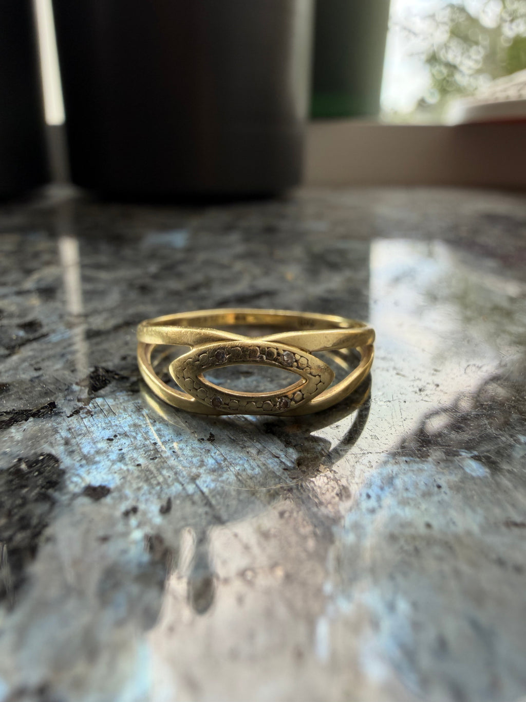 Vintage 14 karat guldring med 0.02 carat brillianter