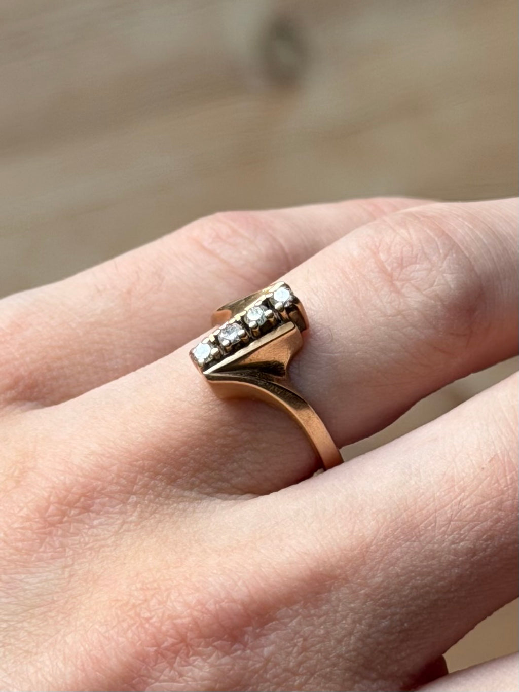 Vintage 14 karat guldring med en række af 4 brillianter, str. 52