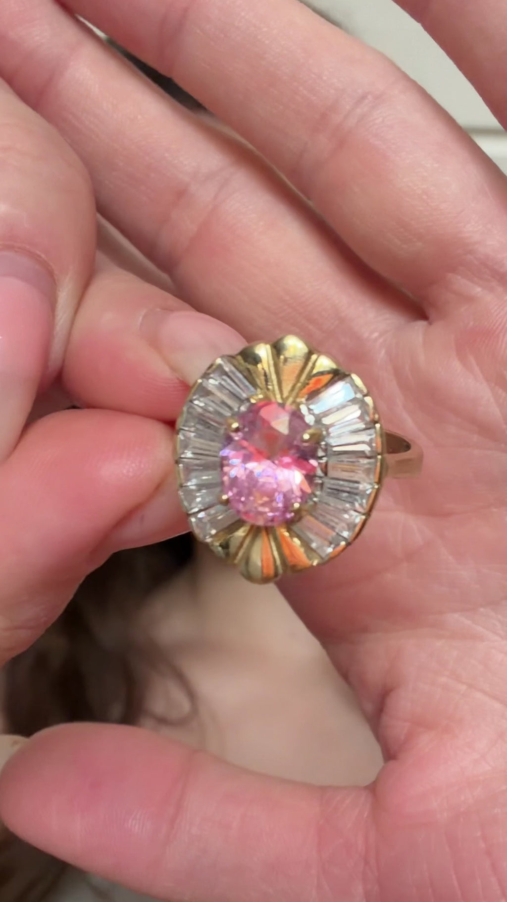Vintage 14 karat ballerinaring med lyserød og klare sten str. 59