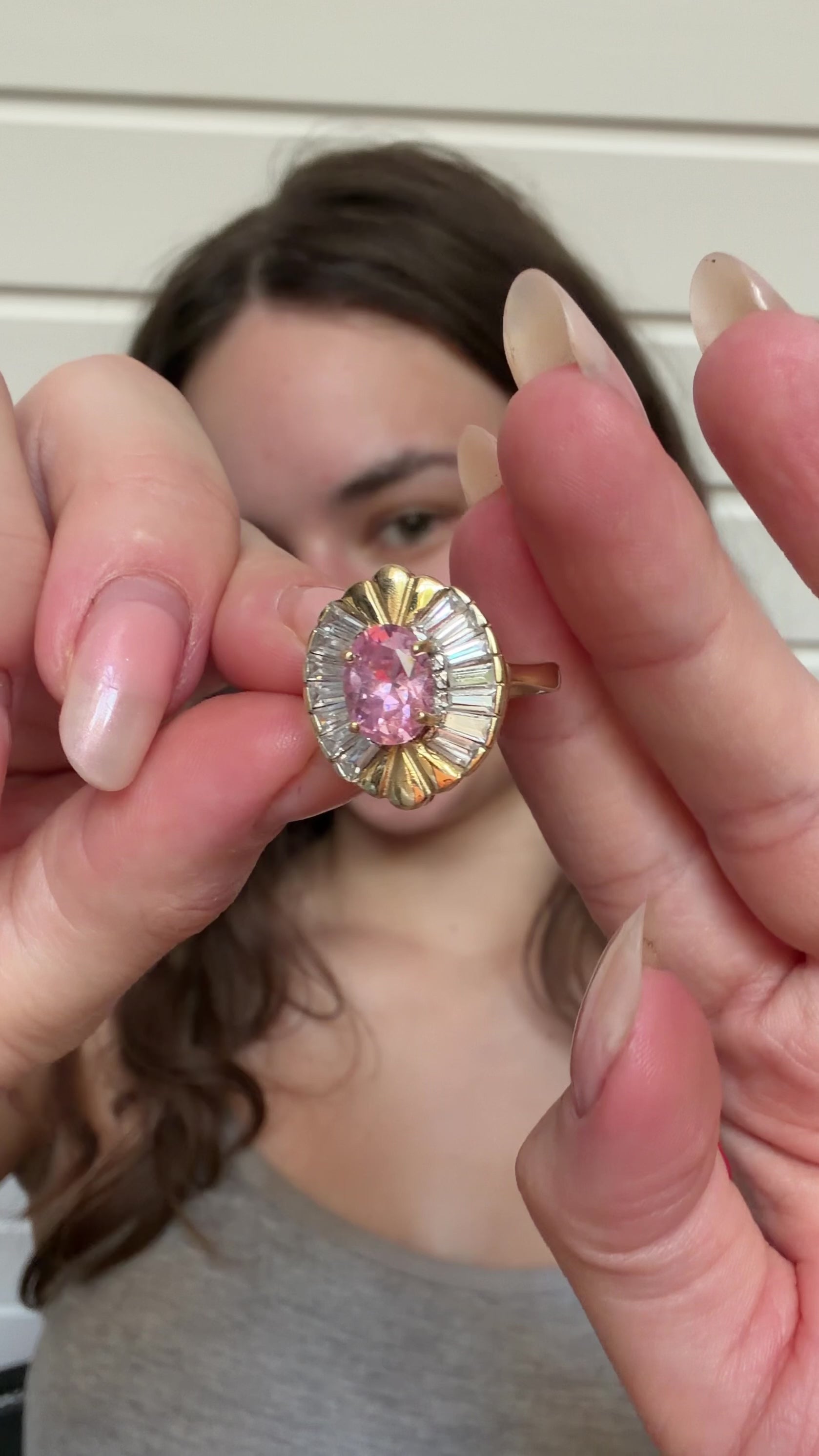 Vintage 14 karat ballerinaring med lyserød og klare sten str. 59